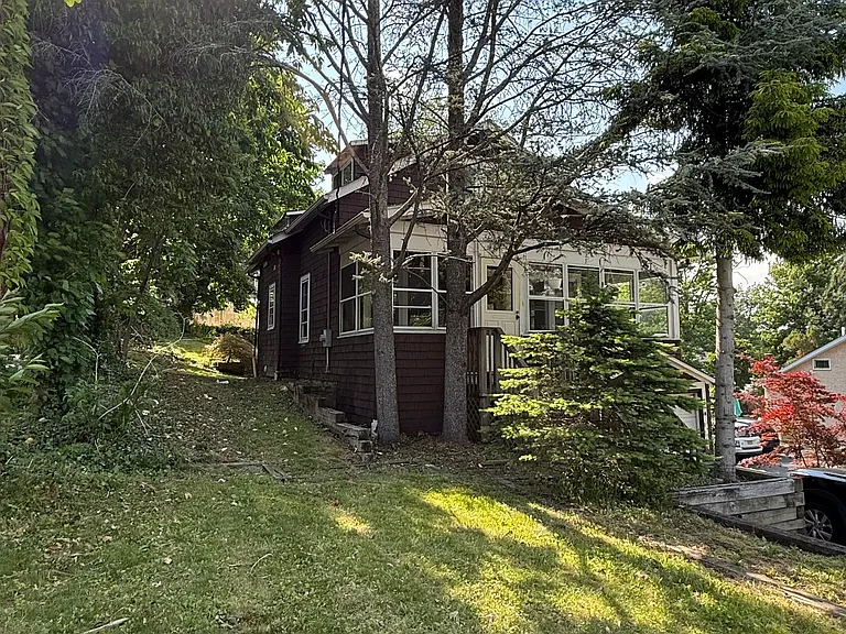 12 Grandview Ave — Photo 1