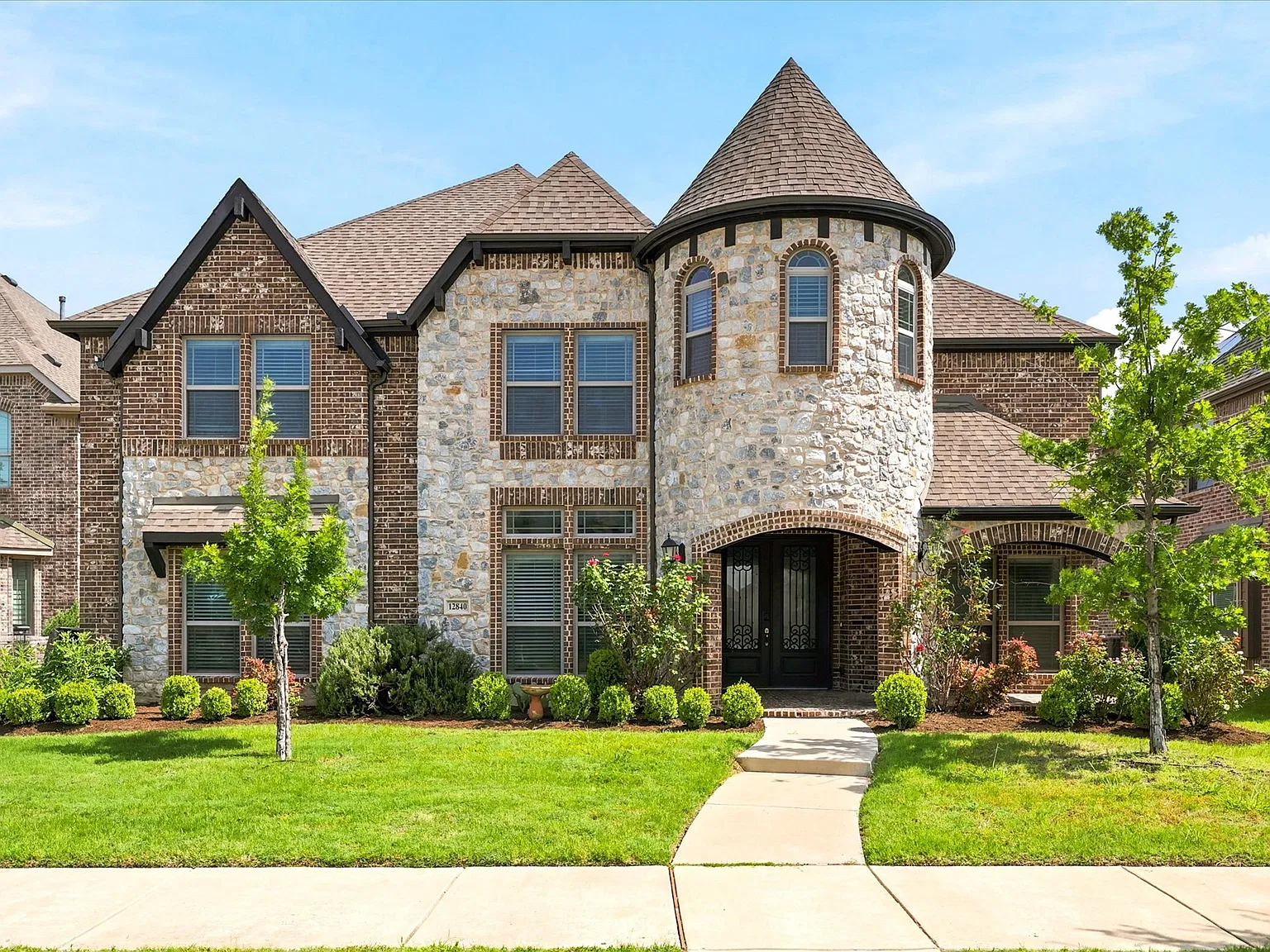 5 bed, 3927 sqft, $3,800 — Photo 1