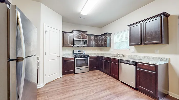 215 Scotland Dr — Photo 7