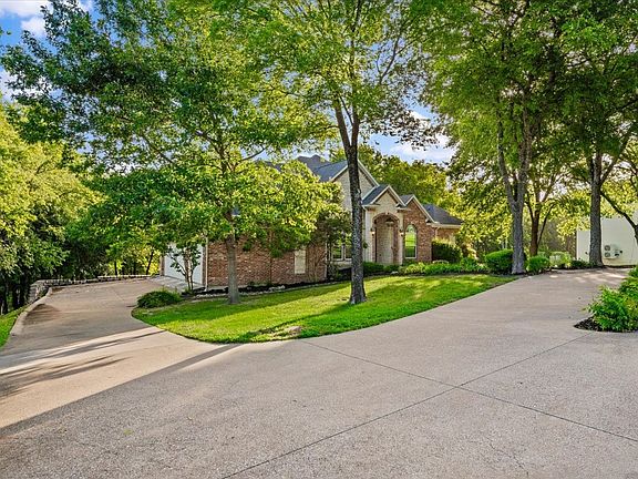 3rd image of 2643 Creekwood Dr