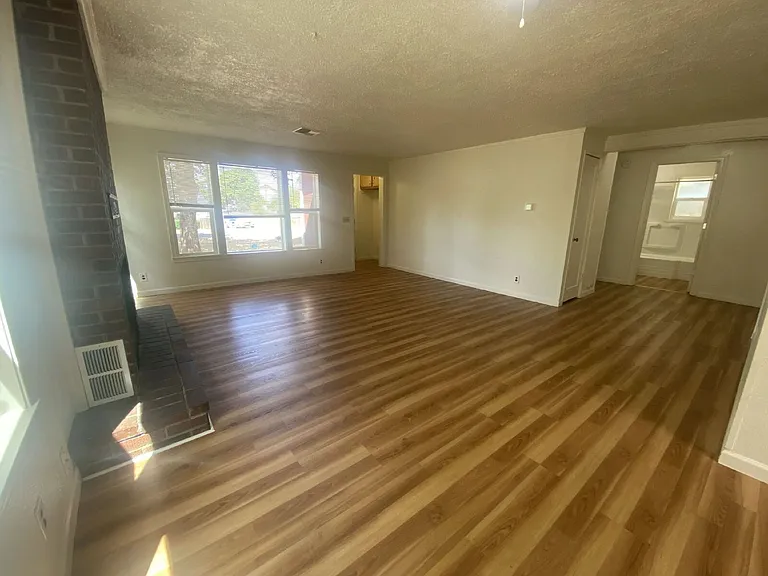 310 SE Gregory Dr — Photo 9