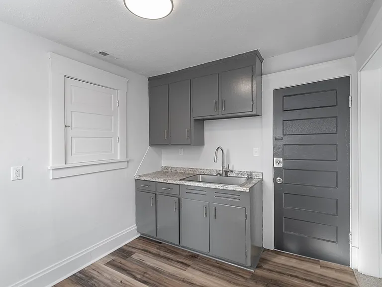205 W Cambridge St #A — Photo 6