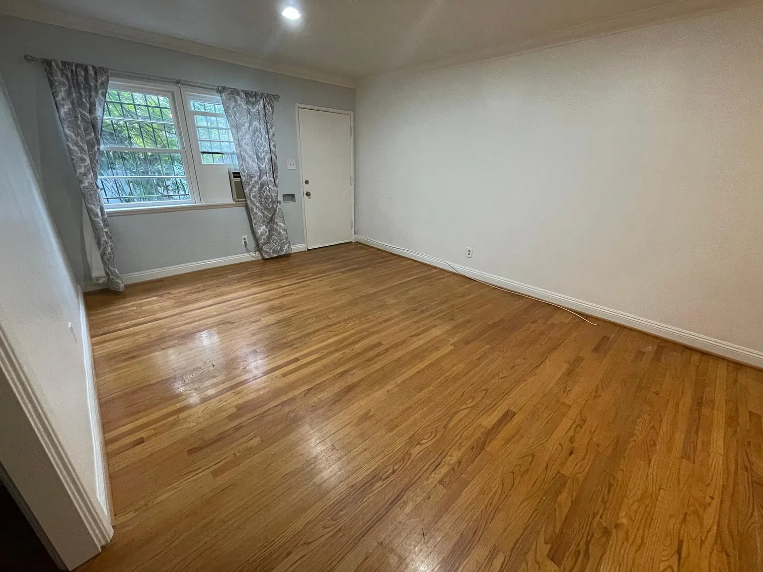 1 bed, 850 sqft, $2,200 — Photo 3