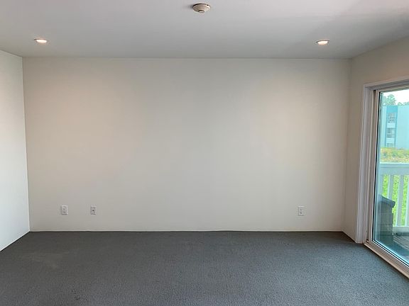 5th image of 640 The Vlg Unit 215