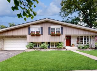 15 S Winston Rd, Lake Forest, IL 60045