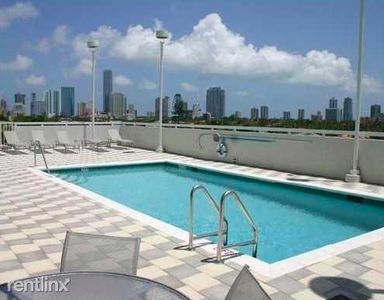 900 SW 8th St APT 1601, Miami, FL, 33130
