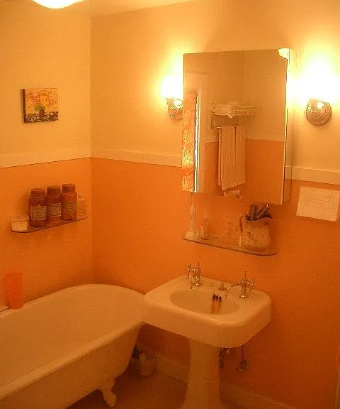 2nd Floor Fwd Bathroom