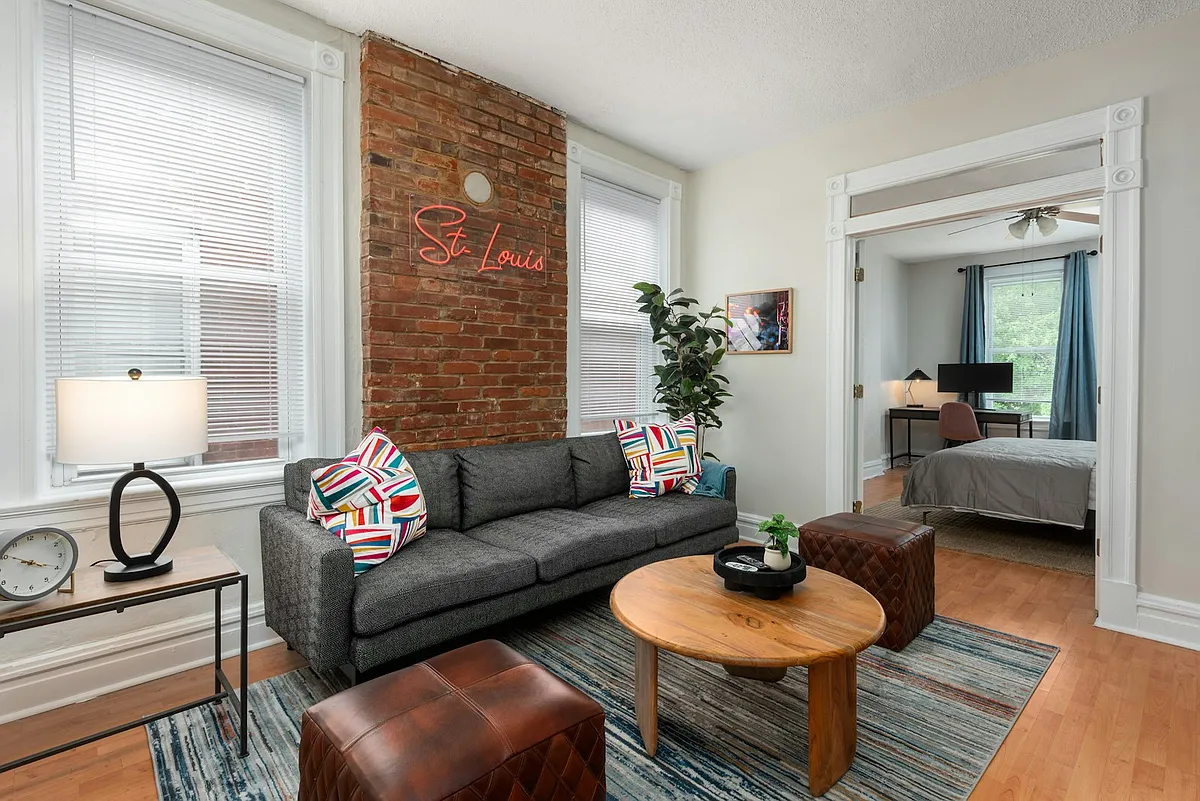 Photo 2 of 5 - 4055-4057 Hartford St #4055 - Saint Louis, MO Building Photo - 4055-4057 Hartford St #4055