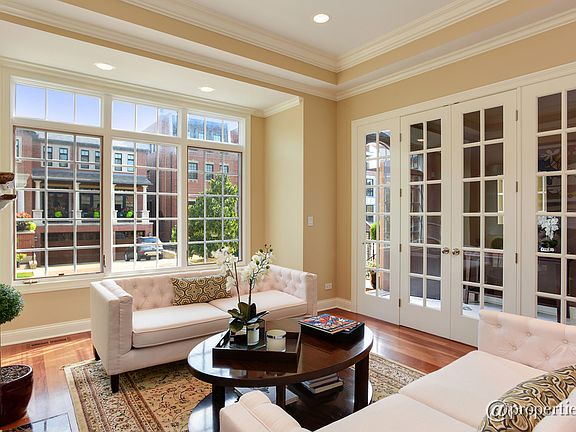 Foyer/Living Room