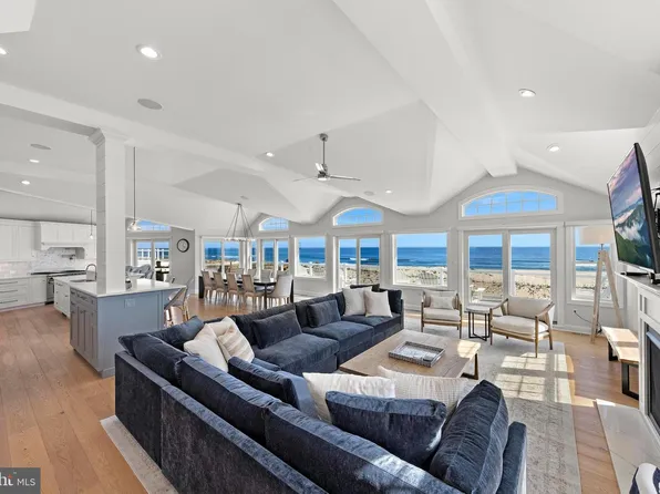 123 E Colorado Ave, Brant Beach, NJ 08008