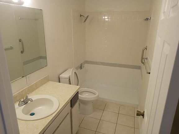 4th image of 3221 Skyview Dr