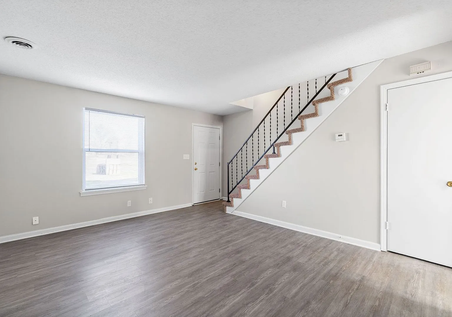 1231 Stateline Road — Photo 4