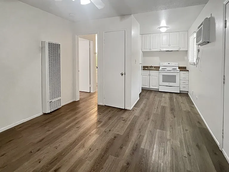 Ethan Apartments — Photo 38