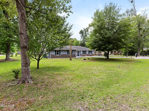 3rd image of 1 Pelican Court