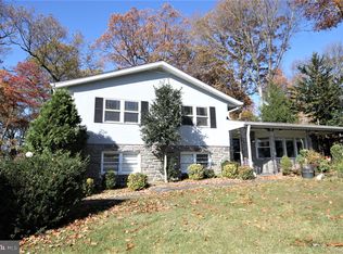 704 Barclay Ln, Broomall, PA 19008