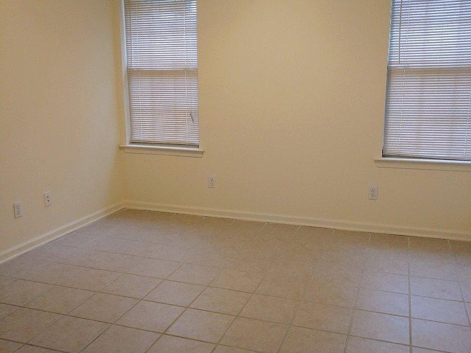 2nd image of 1539 Westhaven Ln APT D