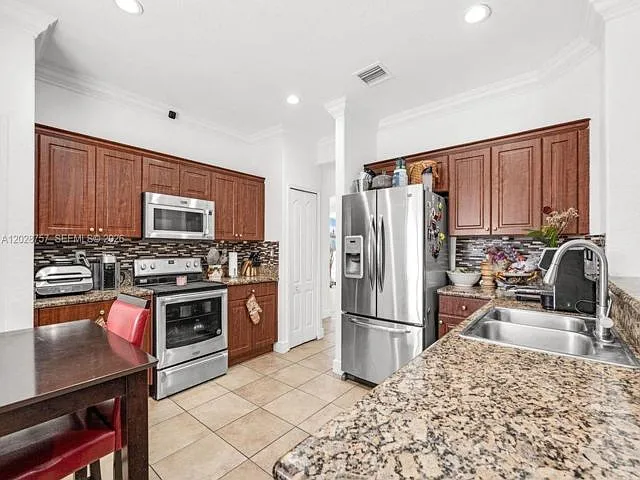 16610 SW 57th Ln — Photo 4
