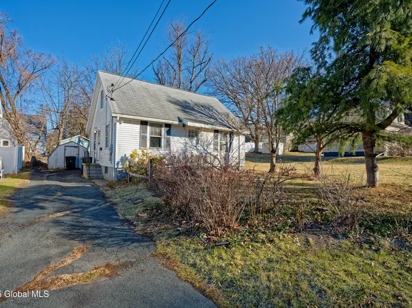 12 Jesse Court, Troy, NY 12180