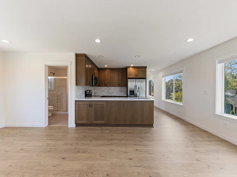 210 NE Ford St — Photo 8