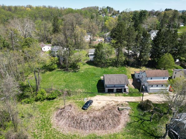 41 1/2 Freeland St, Fairmont, WV 26554