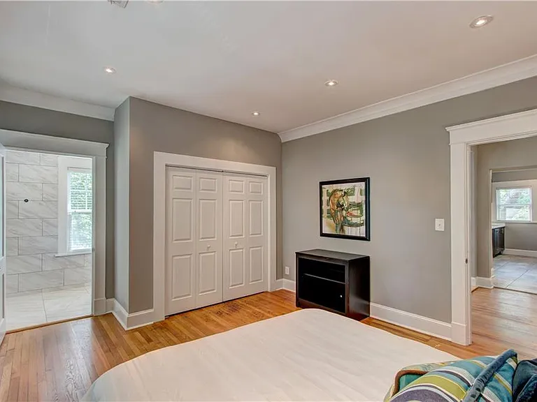 722 Ponce De Leon Ct NE — Photo 4