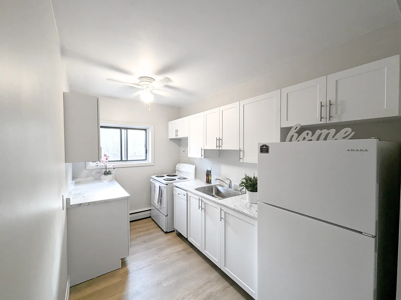 Sienna Apartments - Choose your rent level - Call for Details - Water, Heat — Photo 3
