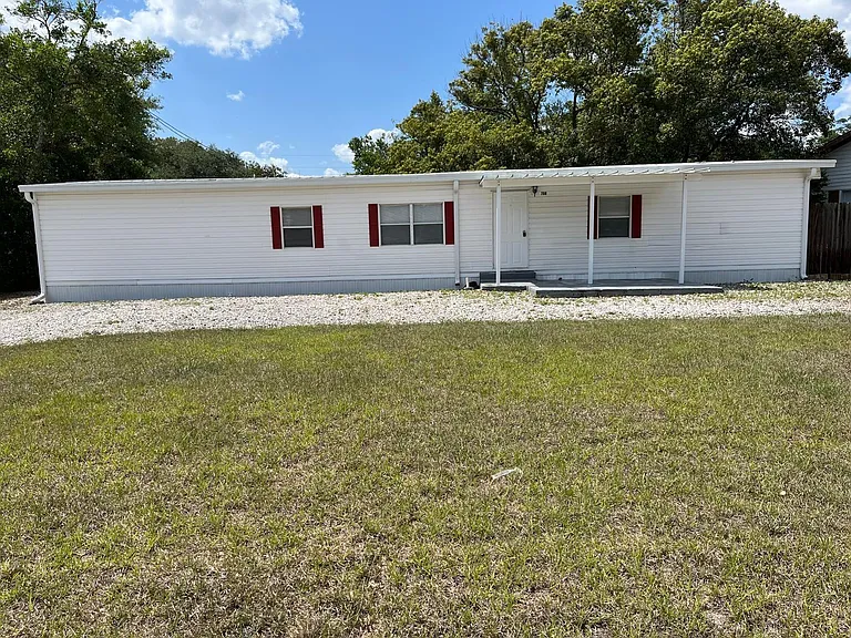 700 Crestview Dr — Photo 1