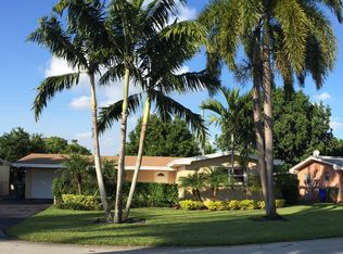 8221 NW 15th Ct, Pembroke Pines, FL 33024