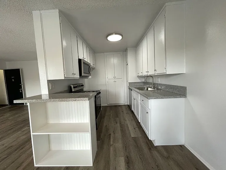 20317 Saticoy St — Photo 11