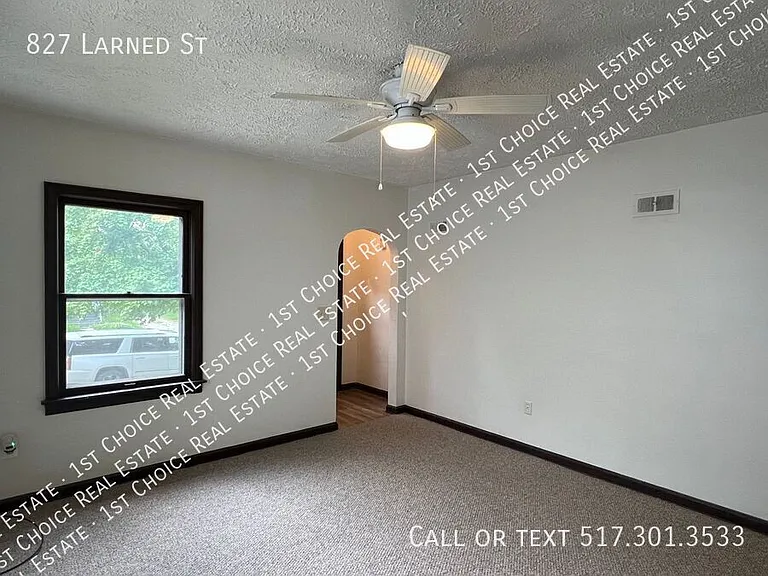 827 Larned St — Photo 2