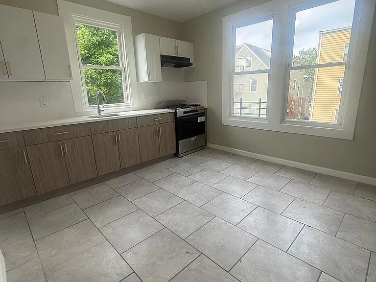 27-29 N Munn Ave #2F — Photo 12