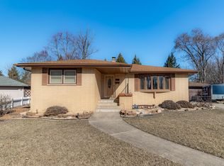 318 W 38th Ct, Griffith, IN 46319