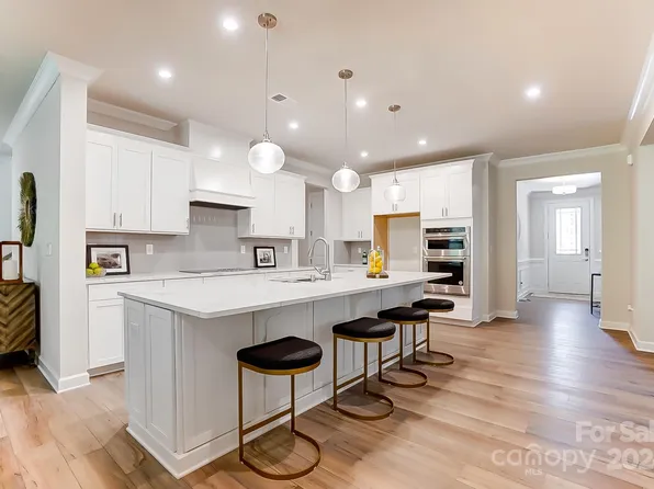 9522 Liberty Hill Dr, Mint Hill, NC 28227