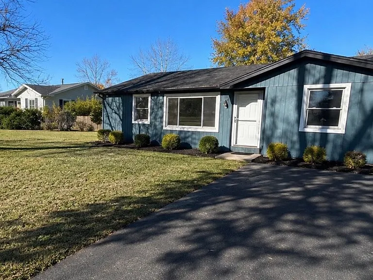 902 W Windsor Ave — Photo 1