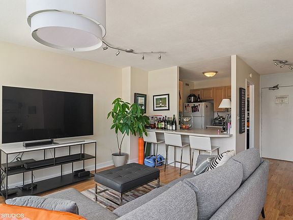 5th image of 70 W Burton Pl APT 1206