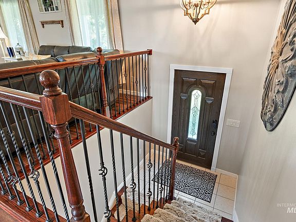 3rd image of 2305 E Locust Ln
