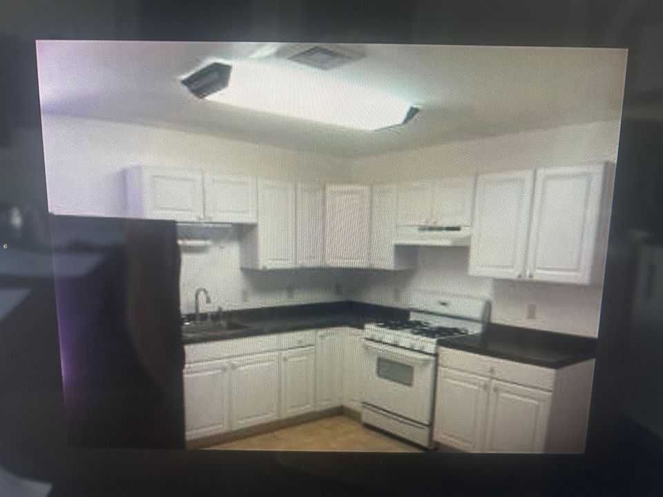 2nd image of 129 Orchard St APT 2