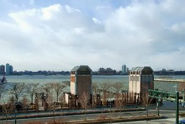 Sold by Douglas Elliman | media 21