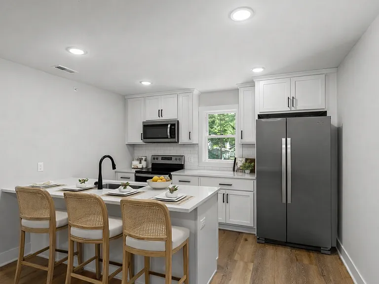 960 Diamond Ave NE #3 — Photo 3