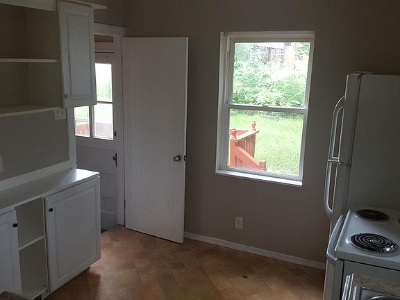3rd image of 6742 Maryellen St