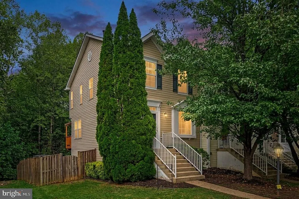 3 bed, 3.5 bath, 1928 sqft, $2,900 — Photo 1