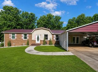 155 Ravenwood Cir, Dickson, TN 37055