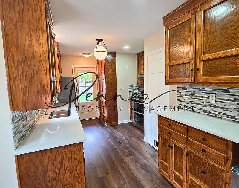 3 bed, 2.0 bath, 1821 sqft, $2,495 — Photo 4