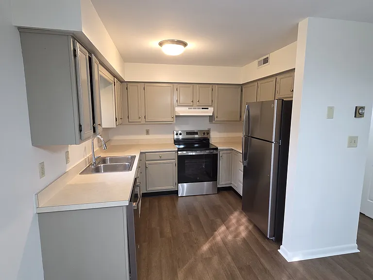 1514 N Reading Rd #B — Photo 2