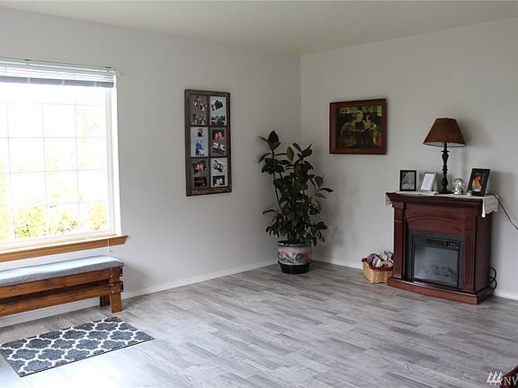 5th image of 7921 267th St NW