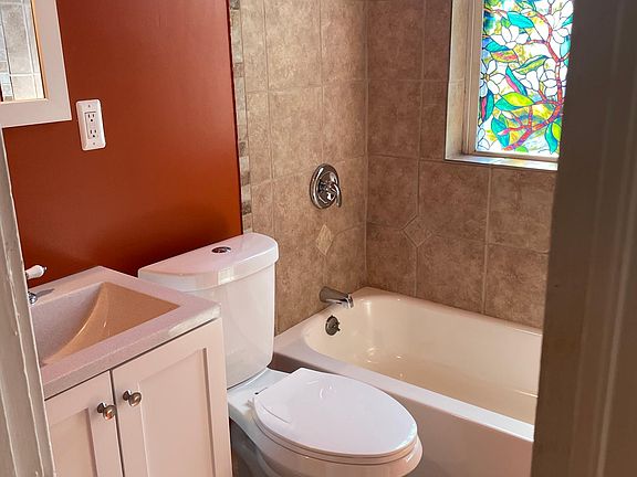 5th image of 1046 Oakview Pl Floor 2