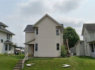 712 S Lawn Ave, Coshocton, OH 43812