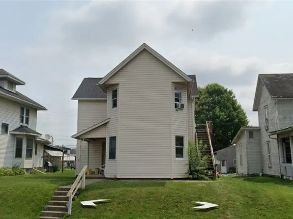 712 S Lawn Ave, Coshocton, OH 43812