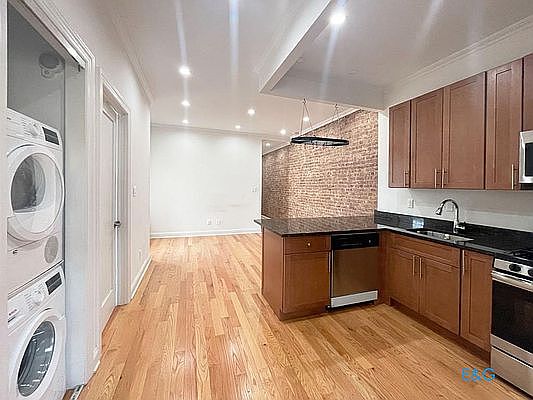 4th image of 584 Academy St #53