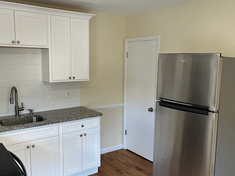 122 Englewood Ave #2R — Photo 3